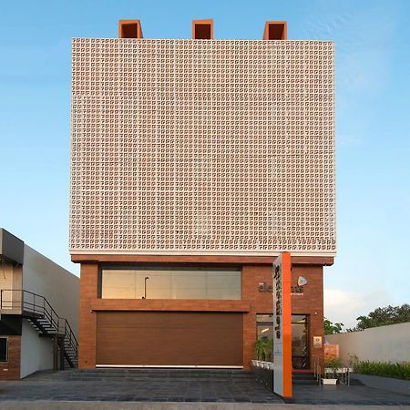 The Elements Hotel Rajkot Exterior foto