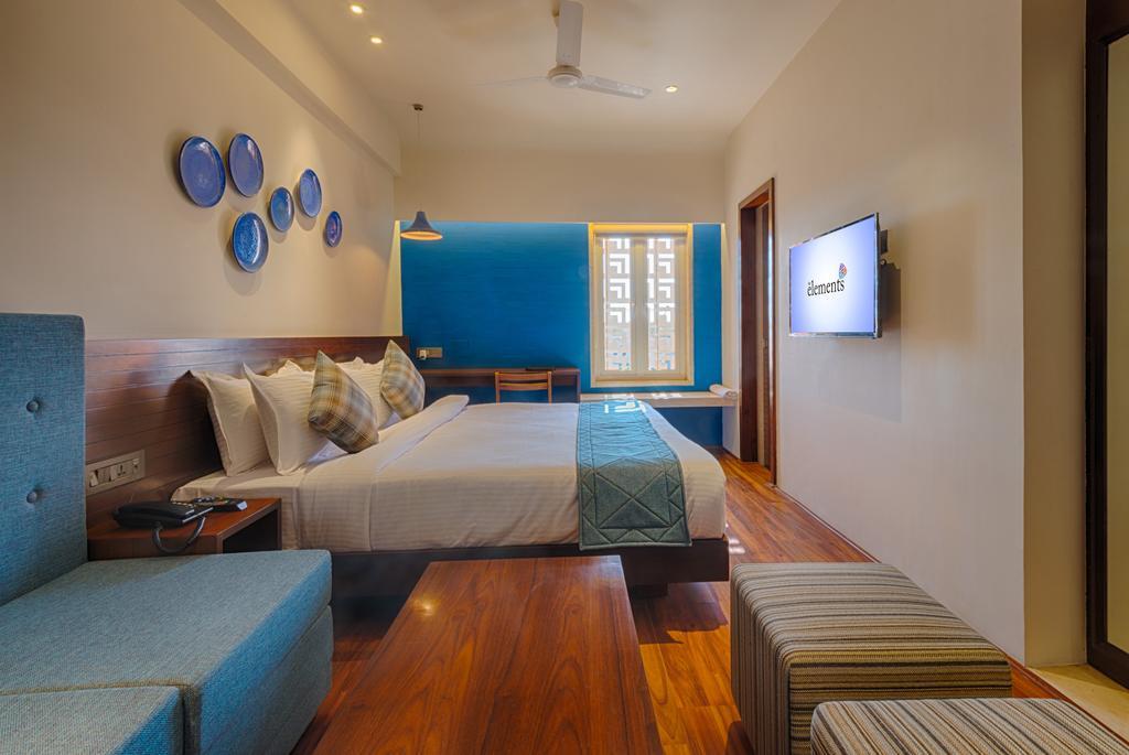 The Elements Hotel Rajkot Exterior foto