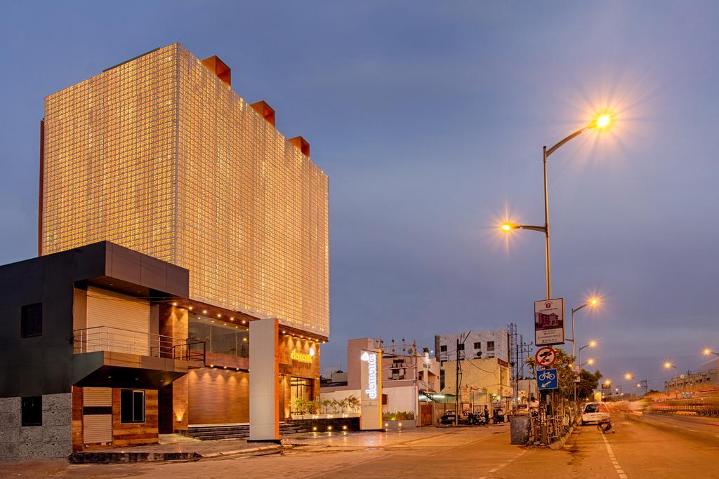 The Elements Hotel Rajkot Exterior foto